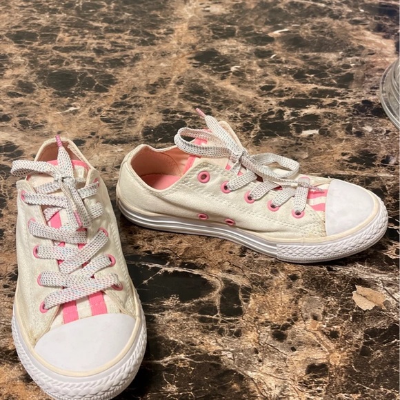 Converse All STAR  loopholes sparkly juniors shoes  in good condition size 2 - Picture 3 of 8